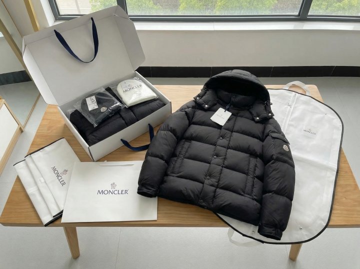 몽클레어 VEZERE 베제르 구스다운 패딩