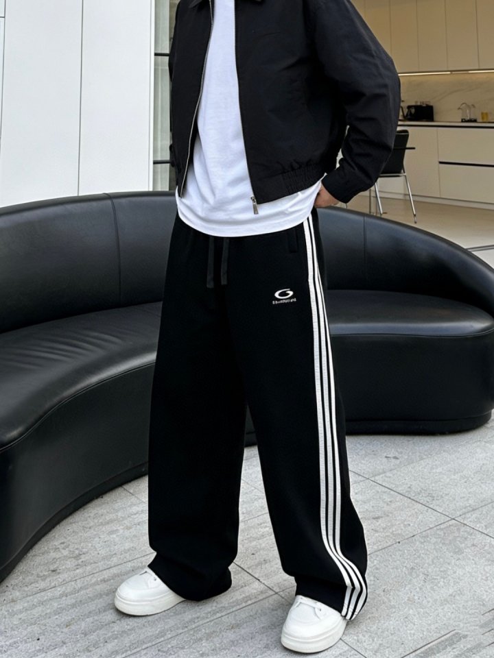 발렌시아가 26SS 스트레이트 롱팬츠