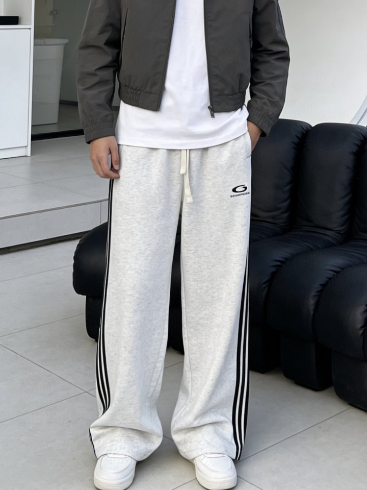 발렌시아가 26SS 스트레이트 롱팬츠