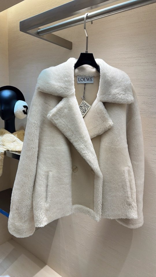 로에베 피모일체 롱 무스탕