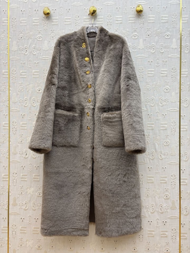 스키아파렐리 25 FW 이형 버튼 V넥 퍼 일체형 롱 코트