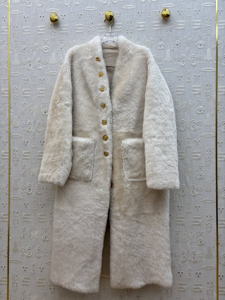 스키아파렐리 25 FW 이형 버튼 V넥 퍼 일체형 롱 코트