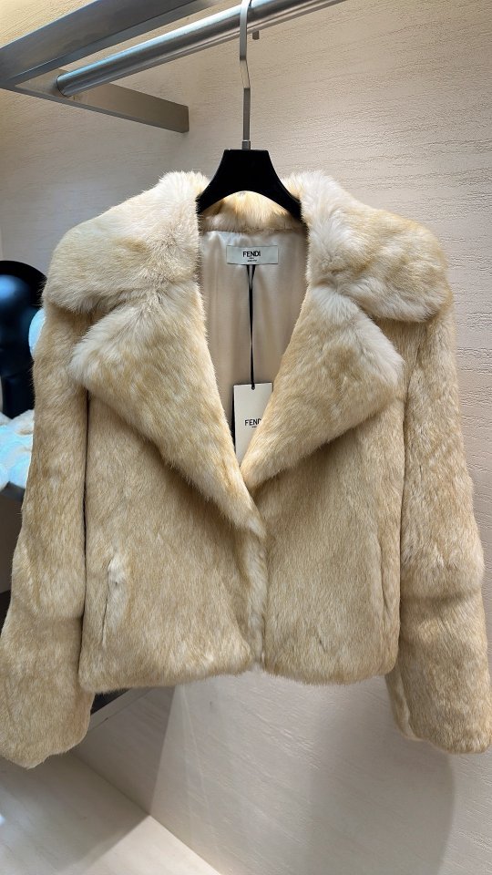 펜디 내추럴 라이트 골드 래빗 퍼 숏 자켓