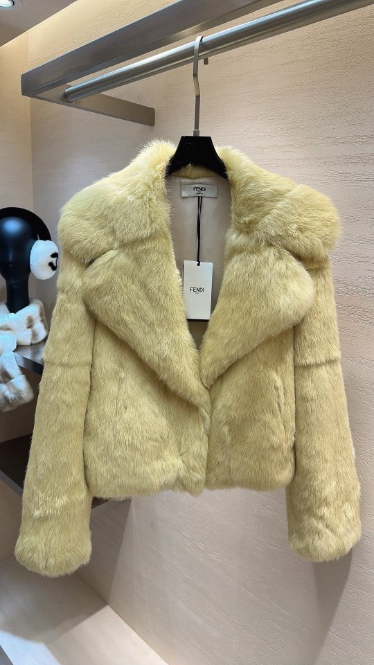 펜디 라이트 옐로우 래빗 퍼 숏 자켓