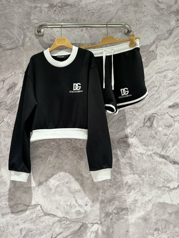 마이크로 자수 스웨트셔츠 & 쇼츠