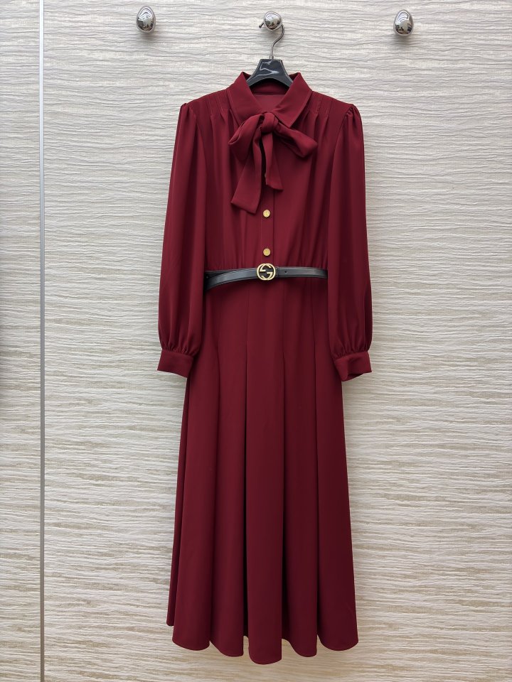 26년 이른봄 버건디 카라 원피스