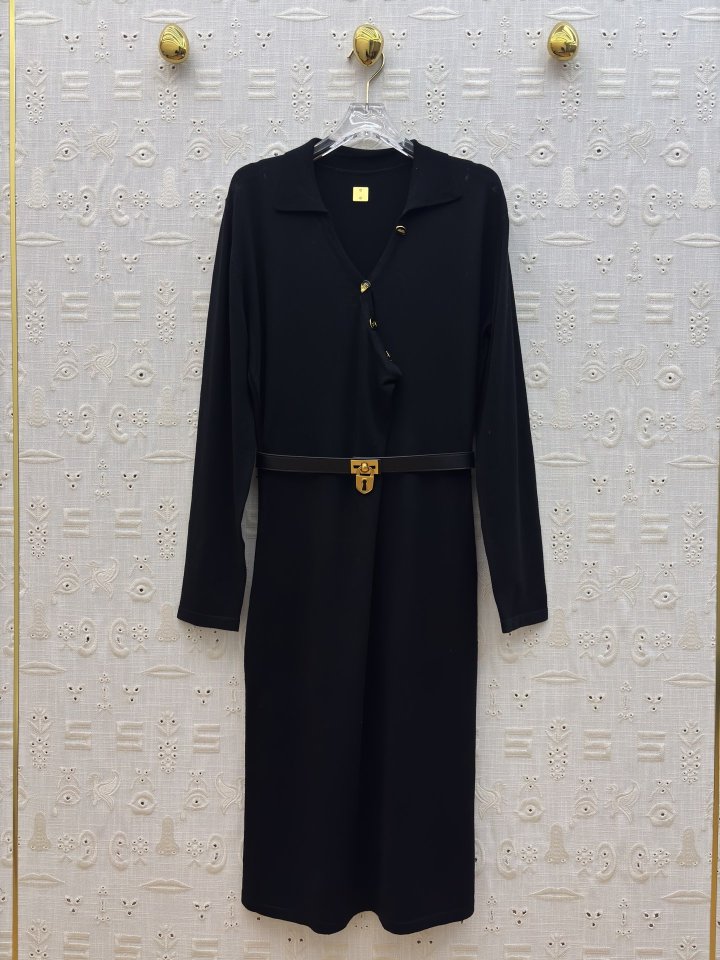 스키아파렐리 25FW 이형 버튼 언밸런스 니트 원피스