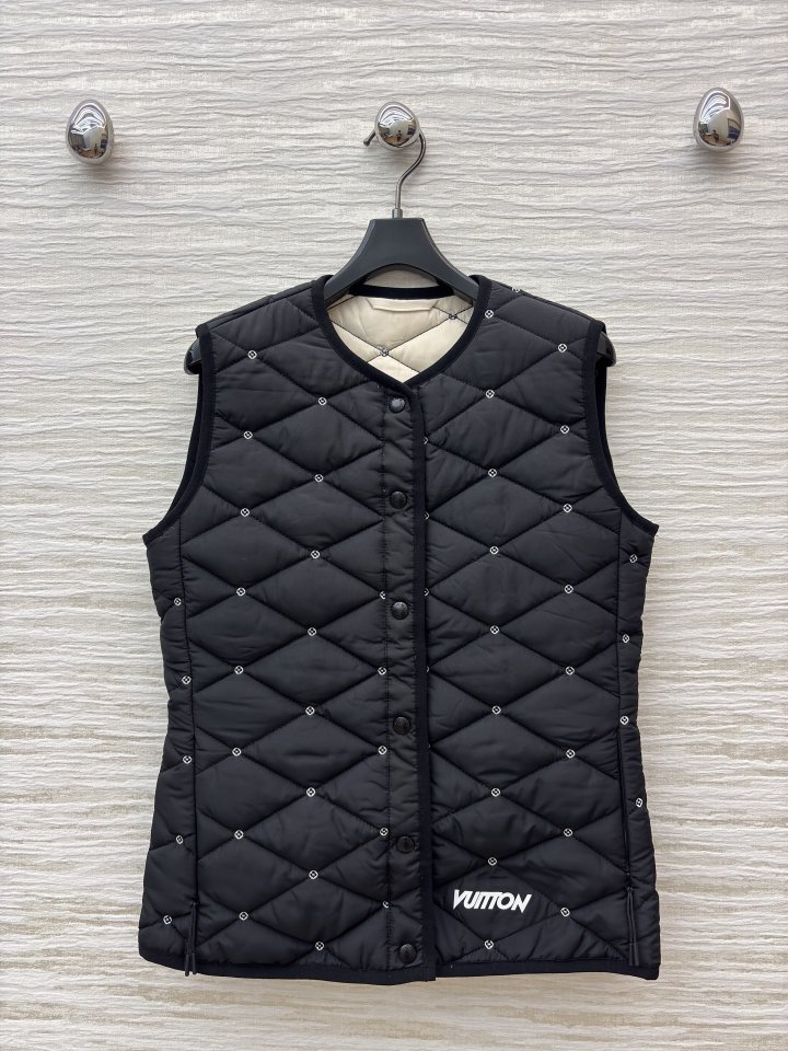 루이비통 여성 블랙 퀼팅 패딩조끼 베스트