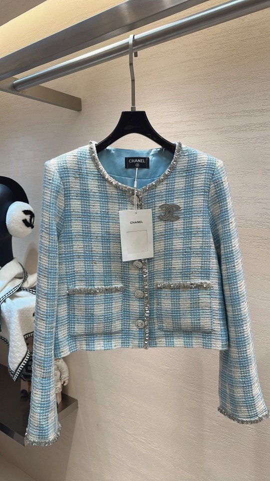 샤넬 금장 스터드 트리밍 숏 자켓