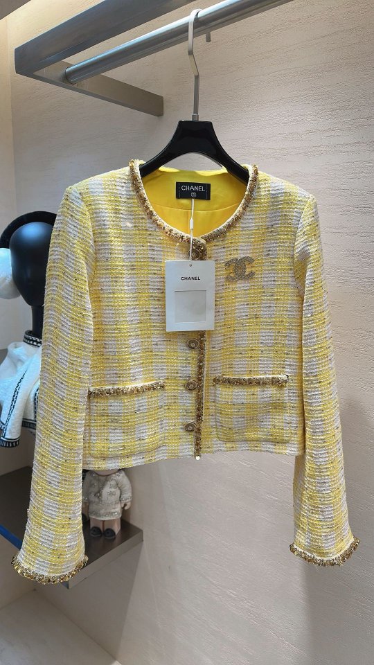 샤넬 금장 스터드 트리밍 숏 자켓