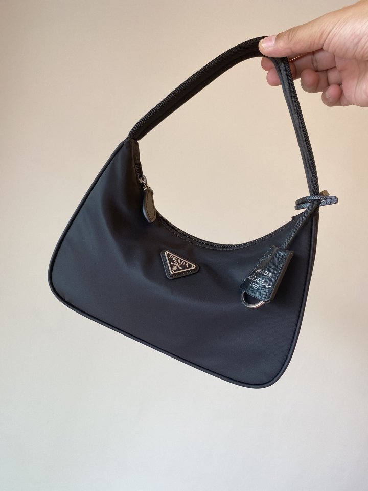 프라다 호보 언더암 백