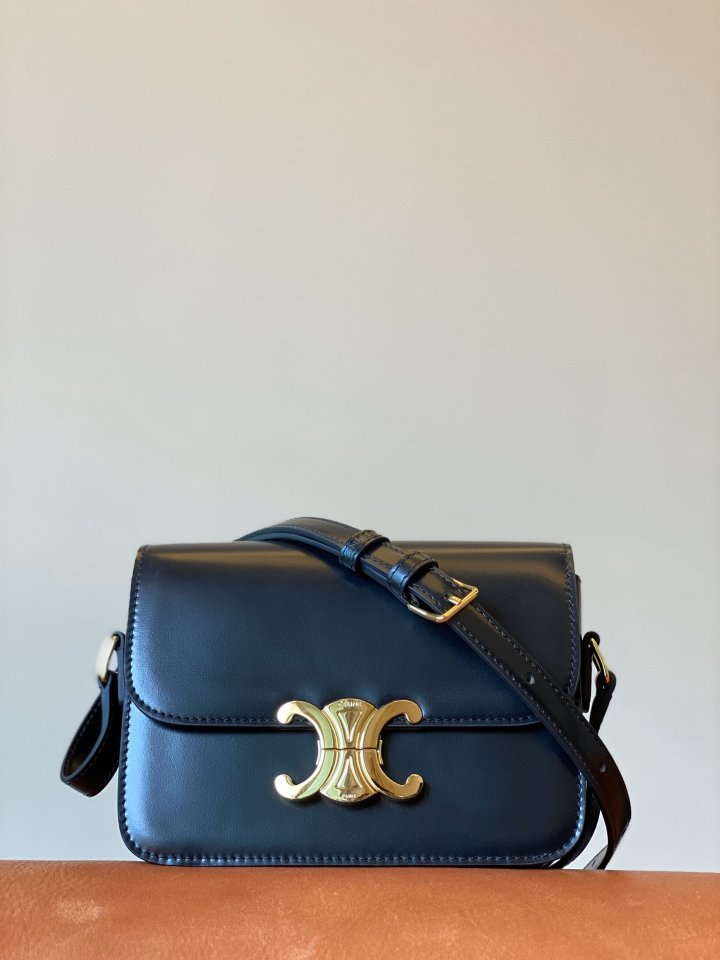 셀린느 트리옹프 틴 크로스백 (스몰)