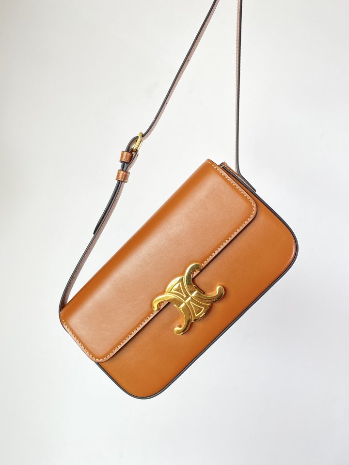 셀린느 트리오페 케이스 아비백