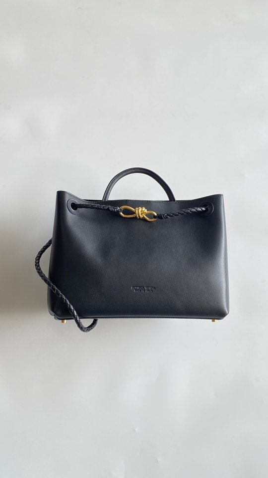 보테가 베네타 안디아모 미디엄 평문 가죽