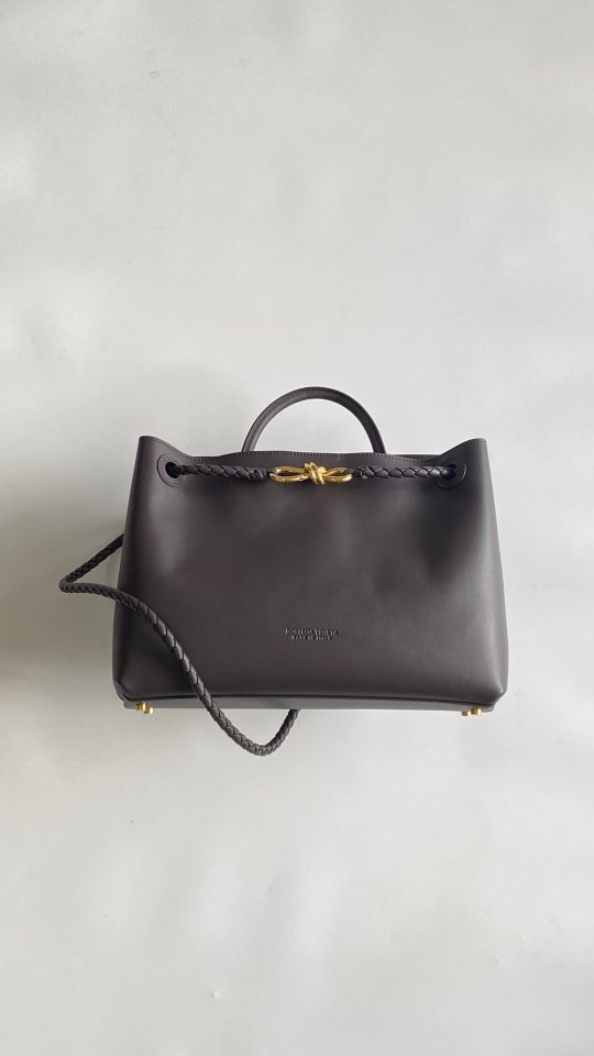 보테가 베네타 안디아모 미디엄 평문 가죽