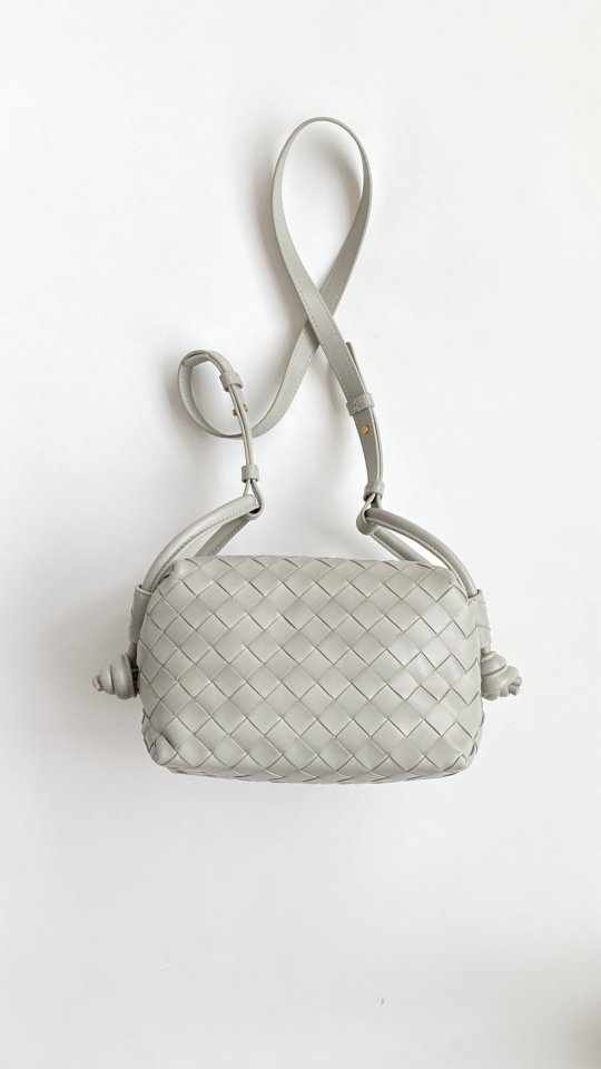 보테가 베네타 루프 크로스백 (소형)