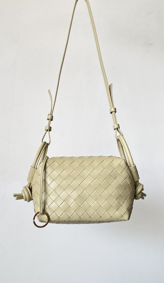 보테가 베네타 루프 크로스백 (소형)