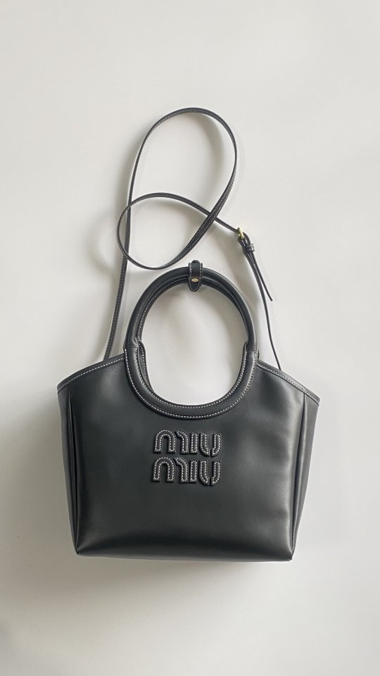 미우미우 토트백 스몰