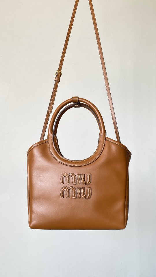 미우미우 토트백 스몰