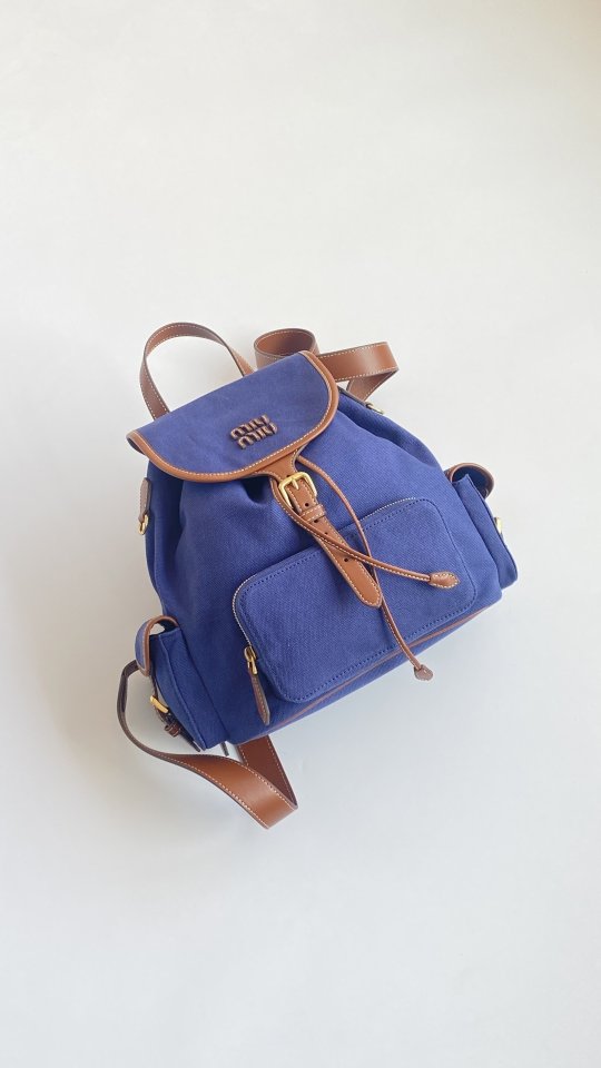 미우미우 25SS 대형 백팩