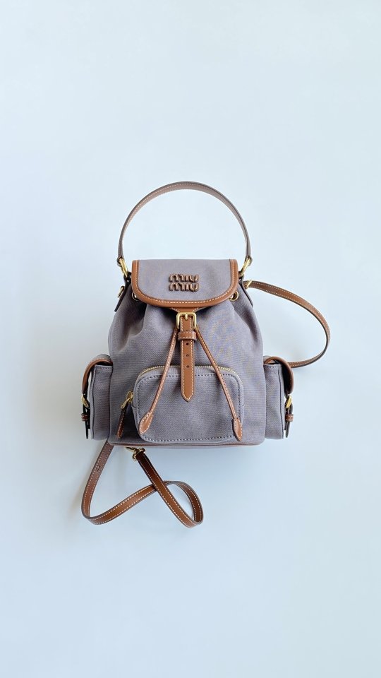 미우미우 25SS 패브릭 백팩 스몰