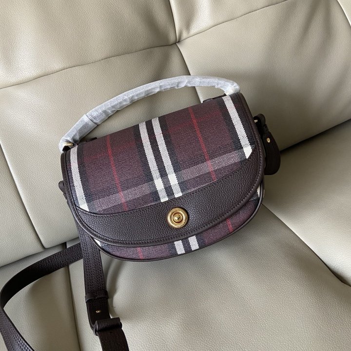 버버리 하이랜드 크로스백