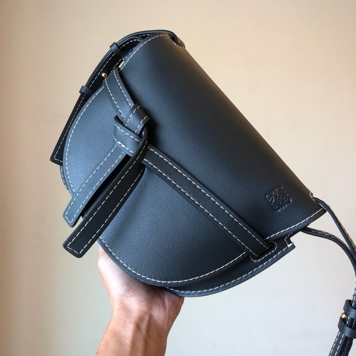 로에베 게이트 스몰 숄더백