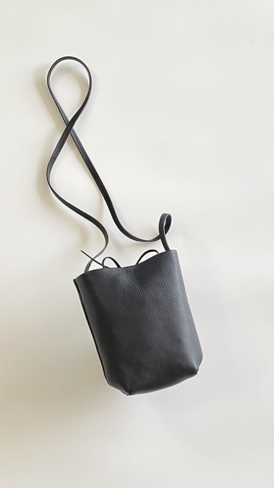 The Row N/S Park 작은 버킷백