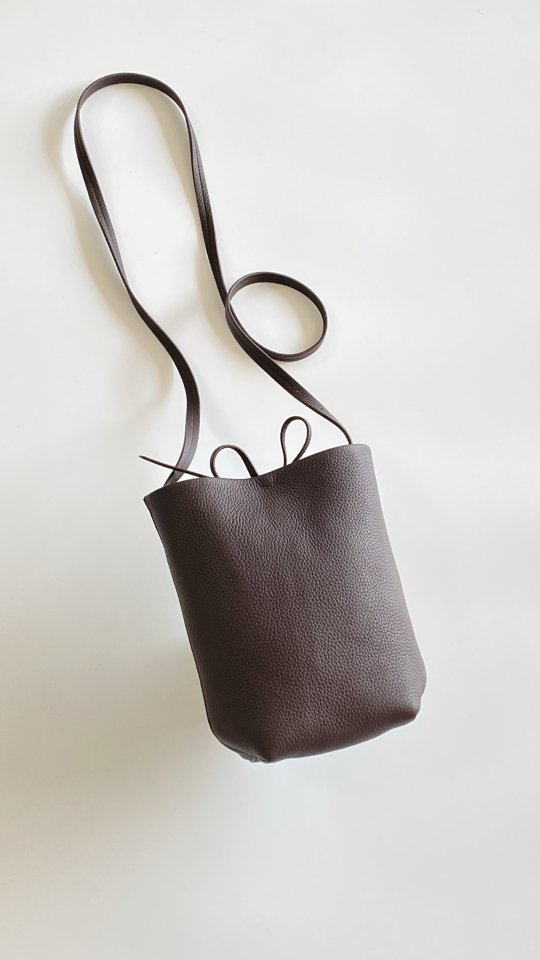 The Row N/S Park 작은 버킷백