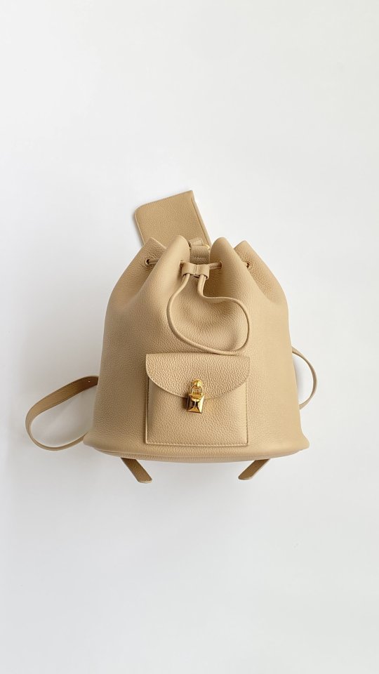 로로피아나 L27 올레더 버킷 백팩