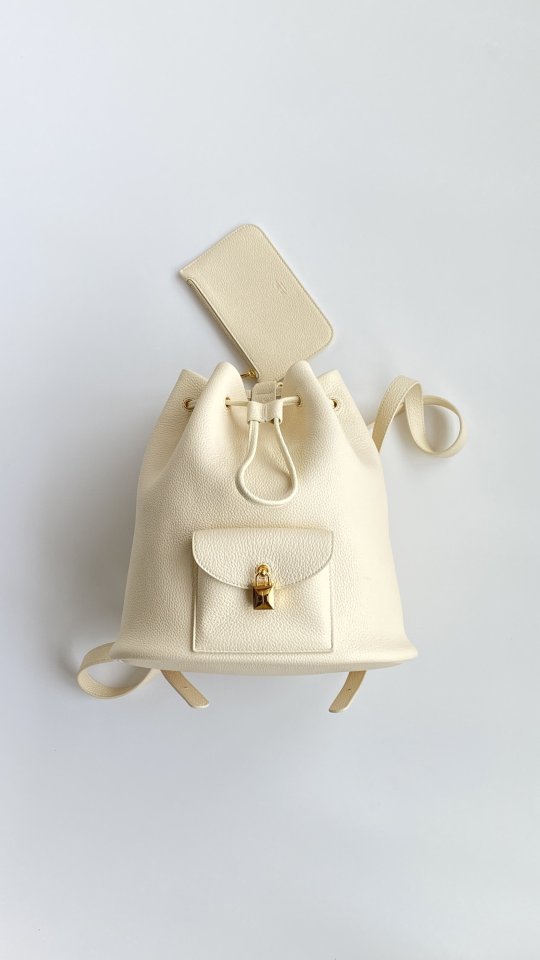 로로피아나 L27 화이트 올레더 버킷 백팩