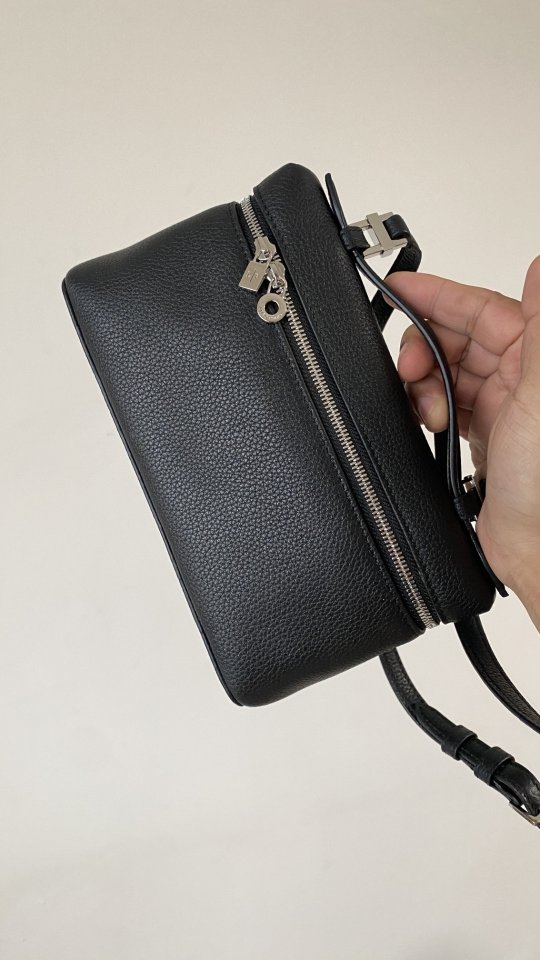 로로피아나 LP 스몰 크로스백 (19cm)