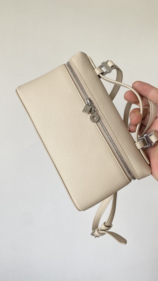 로로피아나 LP 스몰 크로스백 (19cm)