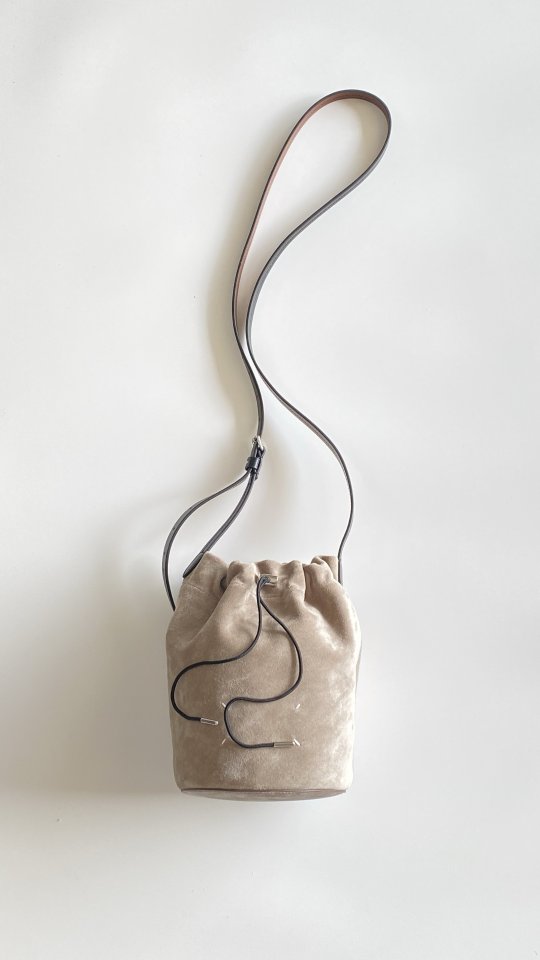 마르지엘라 스웨이드 미니 버킷백