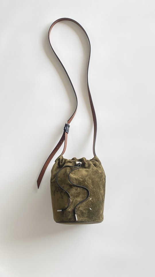 마르지엘라 스웨이드 미니 버킷백