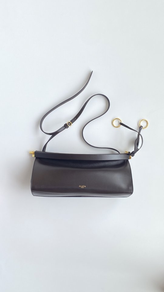 알라이아 르 클릭 미디엄 숄더백