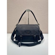 프라다 익스플로어 멀티 포켓 숄더백