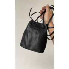 미우미우 신형 미니 버킷백