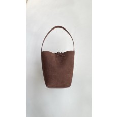 더 로우 미디엄 스웨이드 버킷백