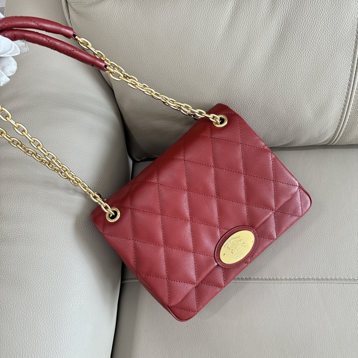 버버리 최신 퀼팅 체인 숄더백