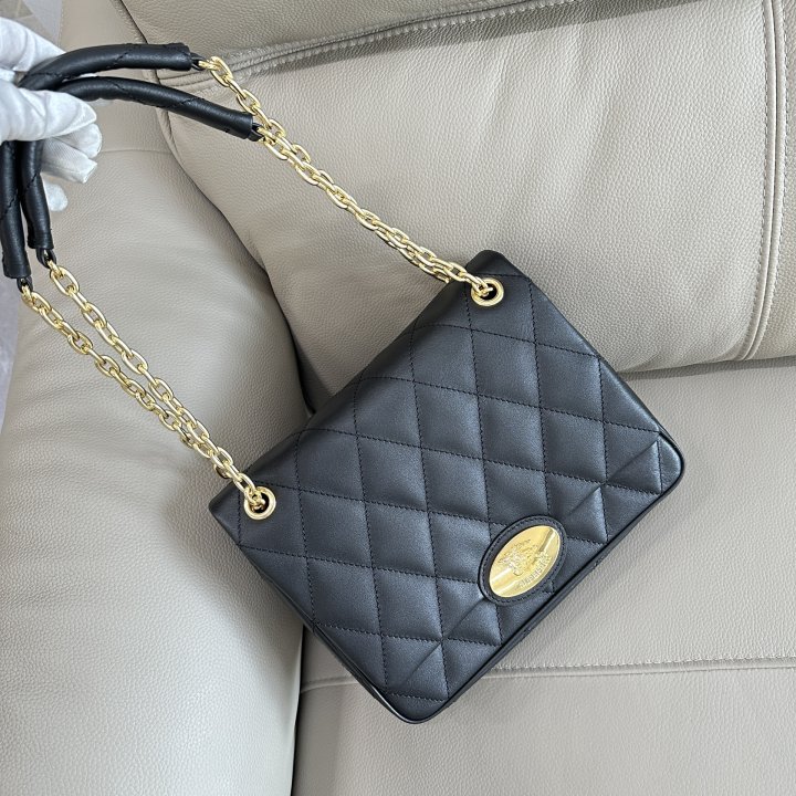 버버리 최신 퀼팅 체인 숄더백