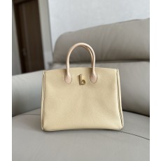 버버리 그레인 카프스킨 토트백