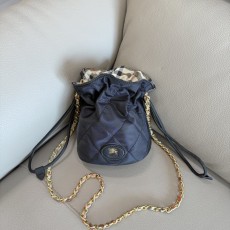 버버리 호스슈 체인 드로스트링 파우치