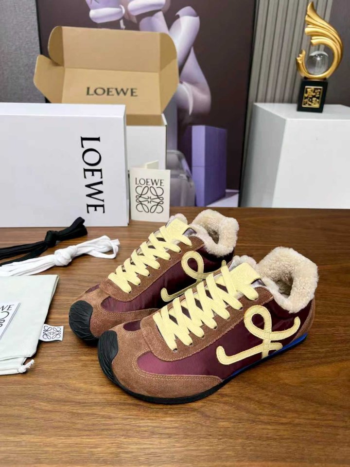 로에베 발레 러너 2.0 남녀공용 스니커즈