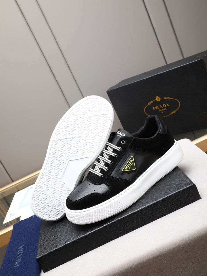 프라다 남성 스니커즈