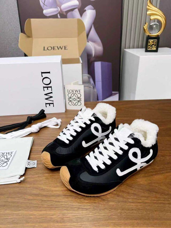 로에베 발레 러너 2.0 남녀공용 스니커즈