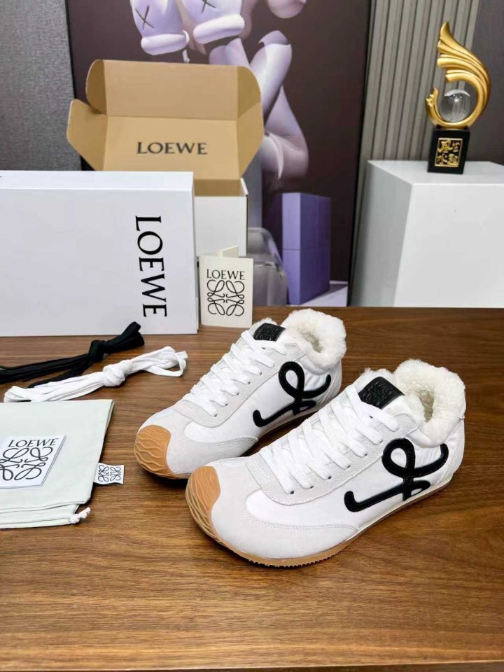 로에베 발레 러너 2.0 남녀공용 스니커즈