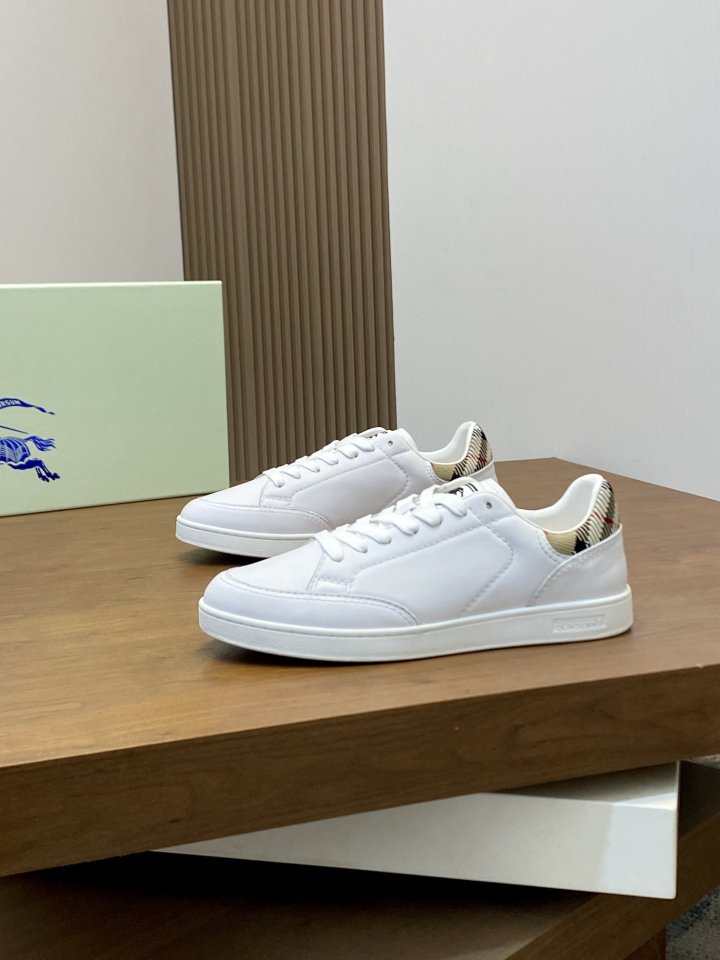 버버리 남성 스니커즈