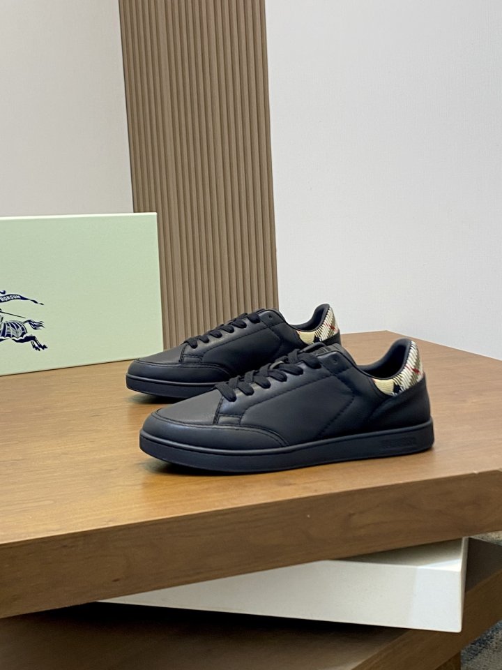 버버리 남성 스니커즈