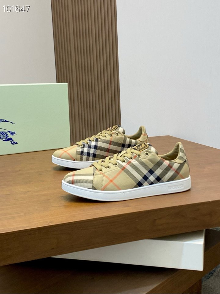 버버리 남성 스니커즈